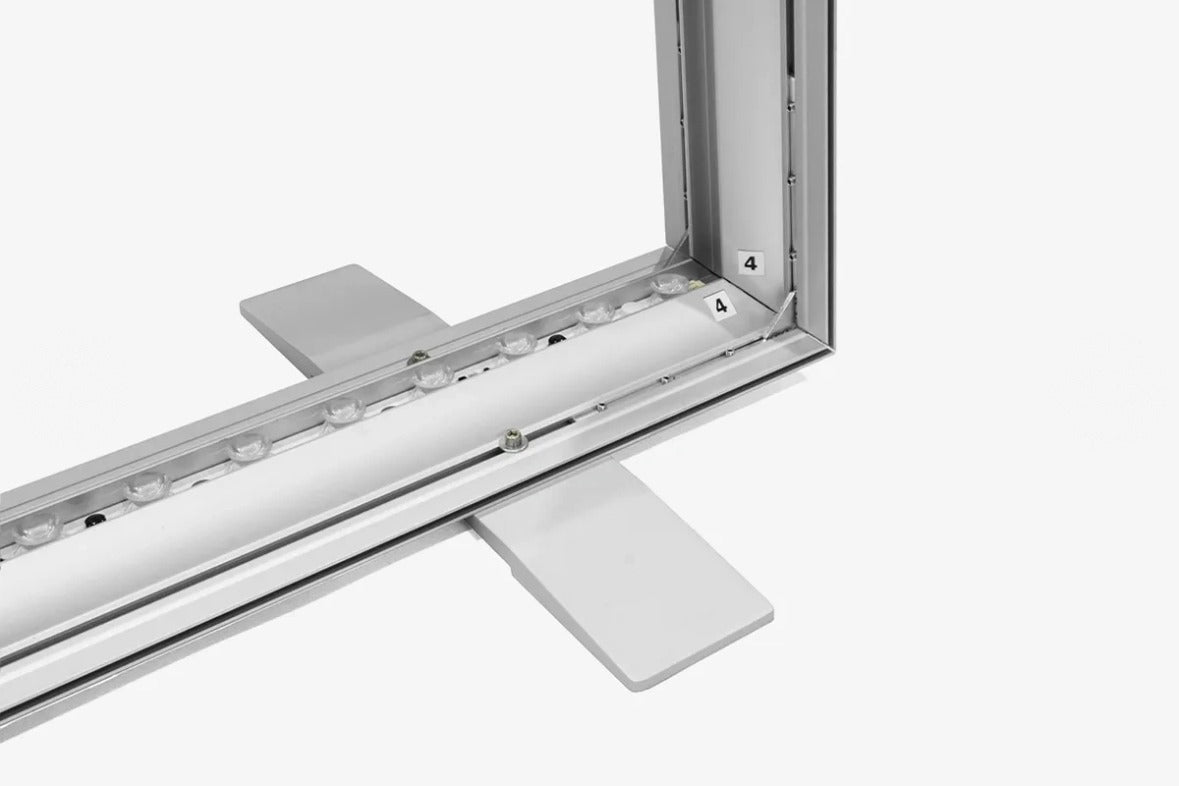 Angle du cadre aluminium avec pied plat et rampe LED