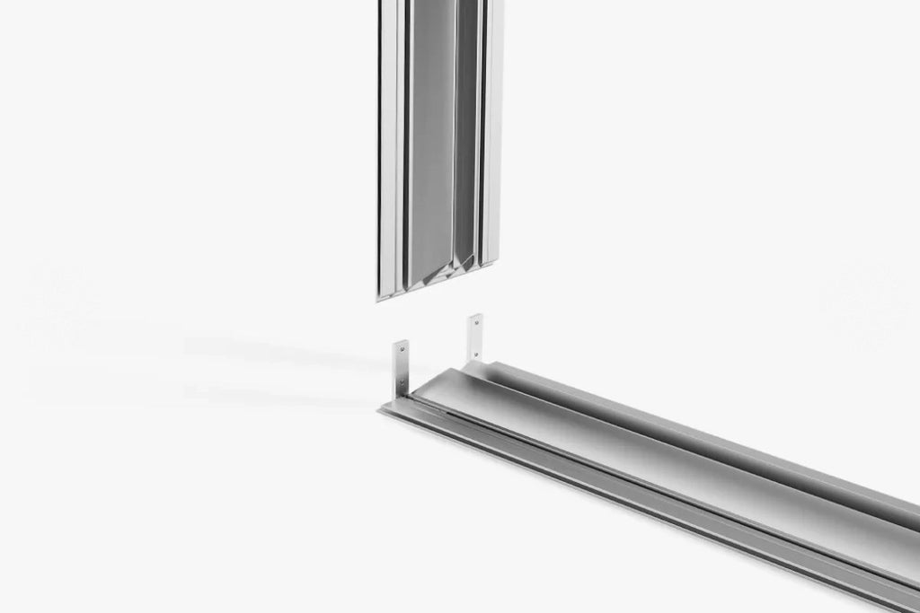 Profilés aluminium du cadre avant assemblage