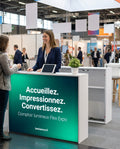 Comptoir lumineux Flex Expo sur un salon professionnel, image générée par IA