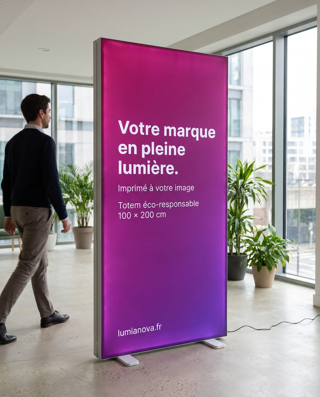 Totem lumineux R3 éco-responsable dans un hall d'entreprise, image générée par IA
